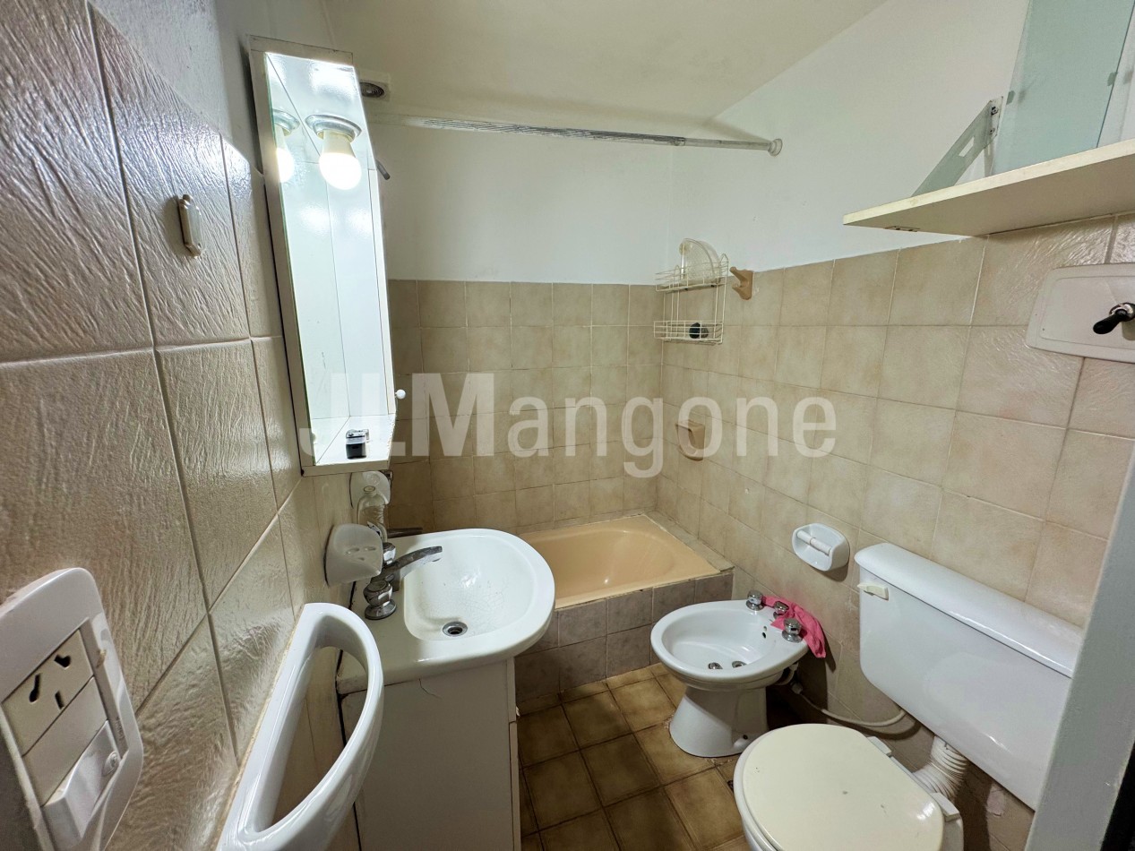 Duplex 4 ambientes con patio y terraza