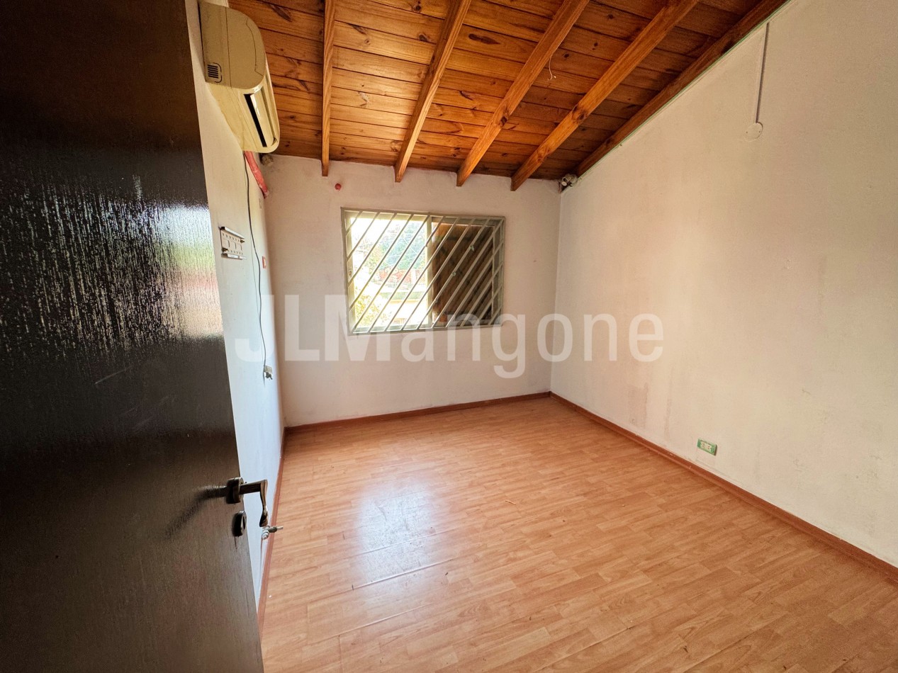 Duplex 4 ambientes con patio y terraza