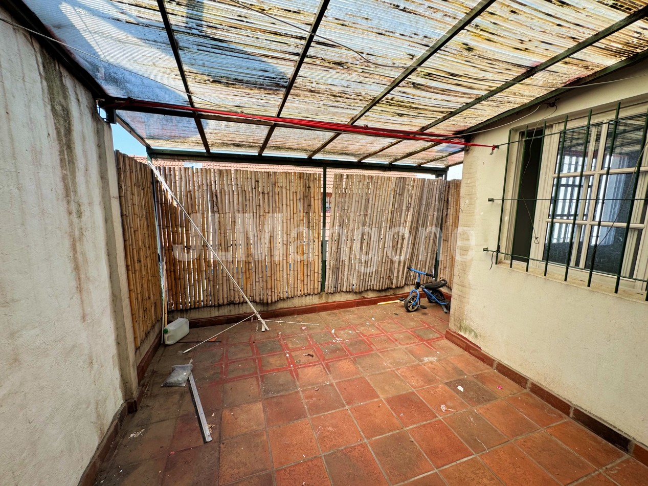 Duplex 4 ambientes con patio y terraza