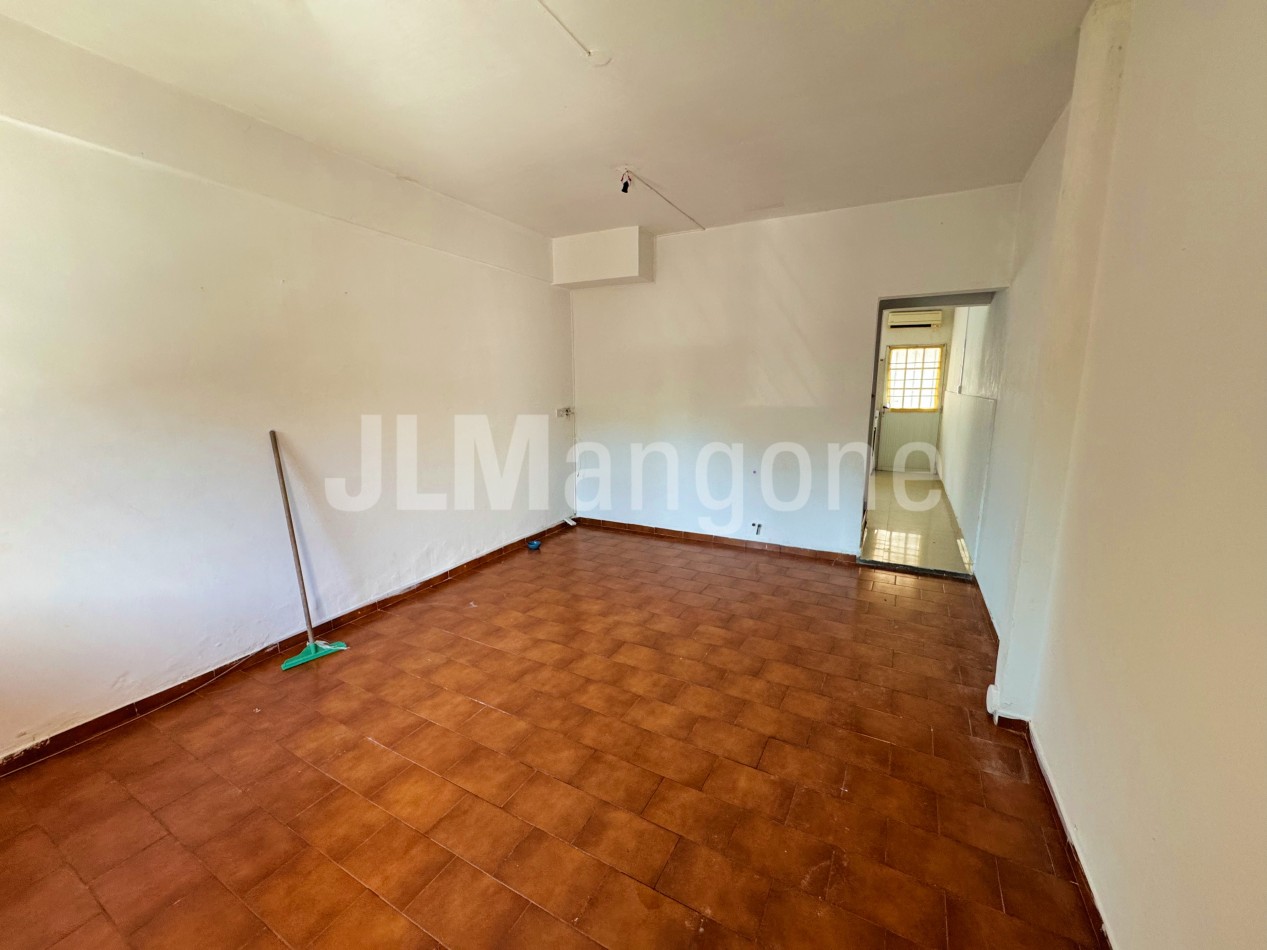 Duplex 4 ambientes con patio y terraza
