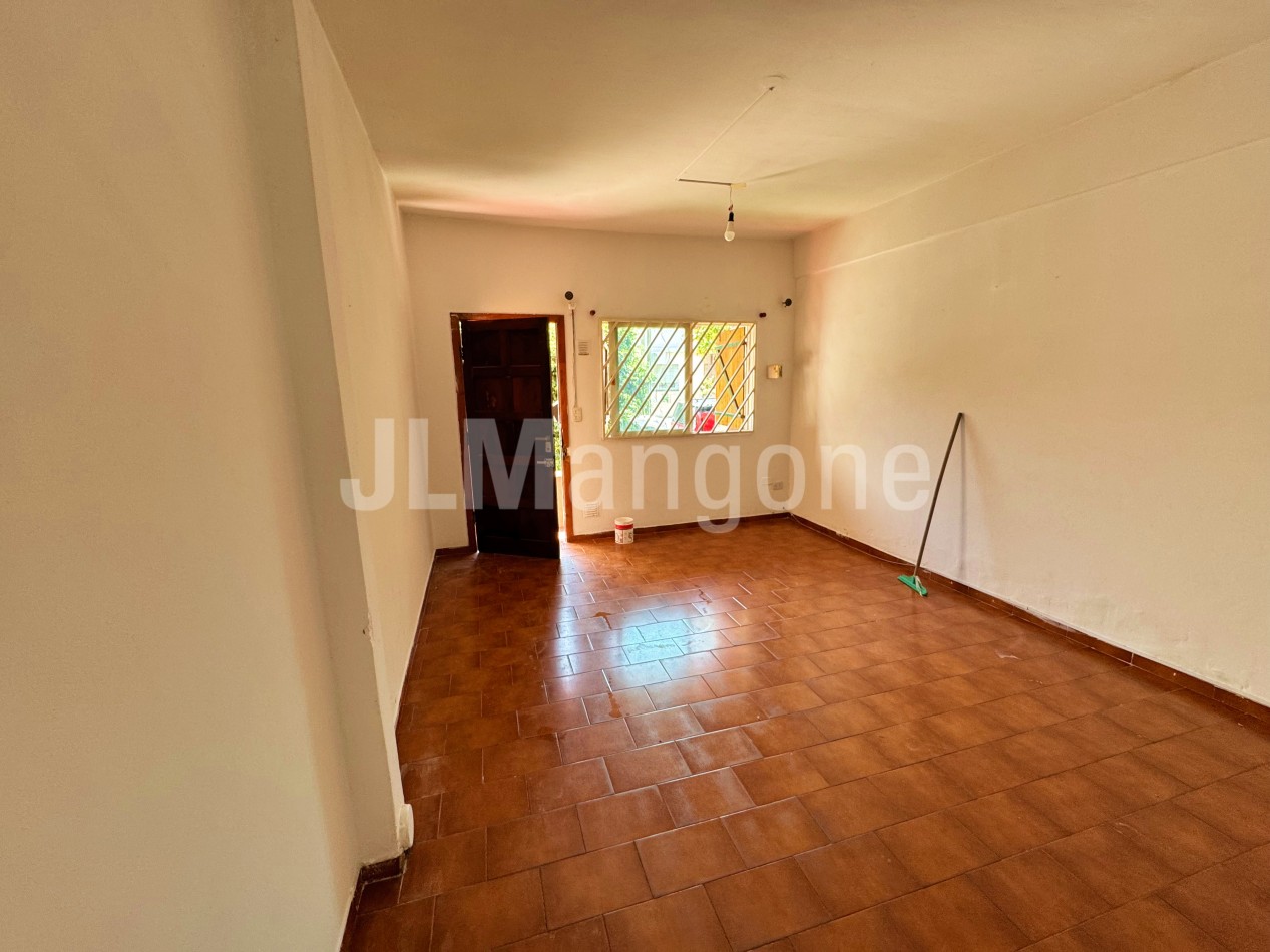 Duplex 4 ambientes con patio y terraza