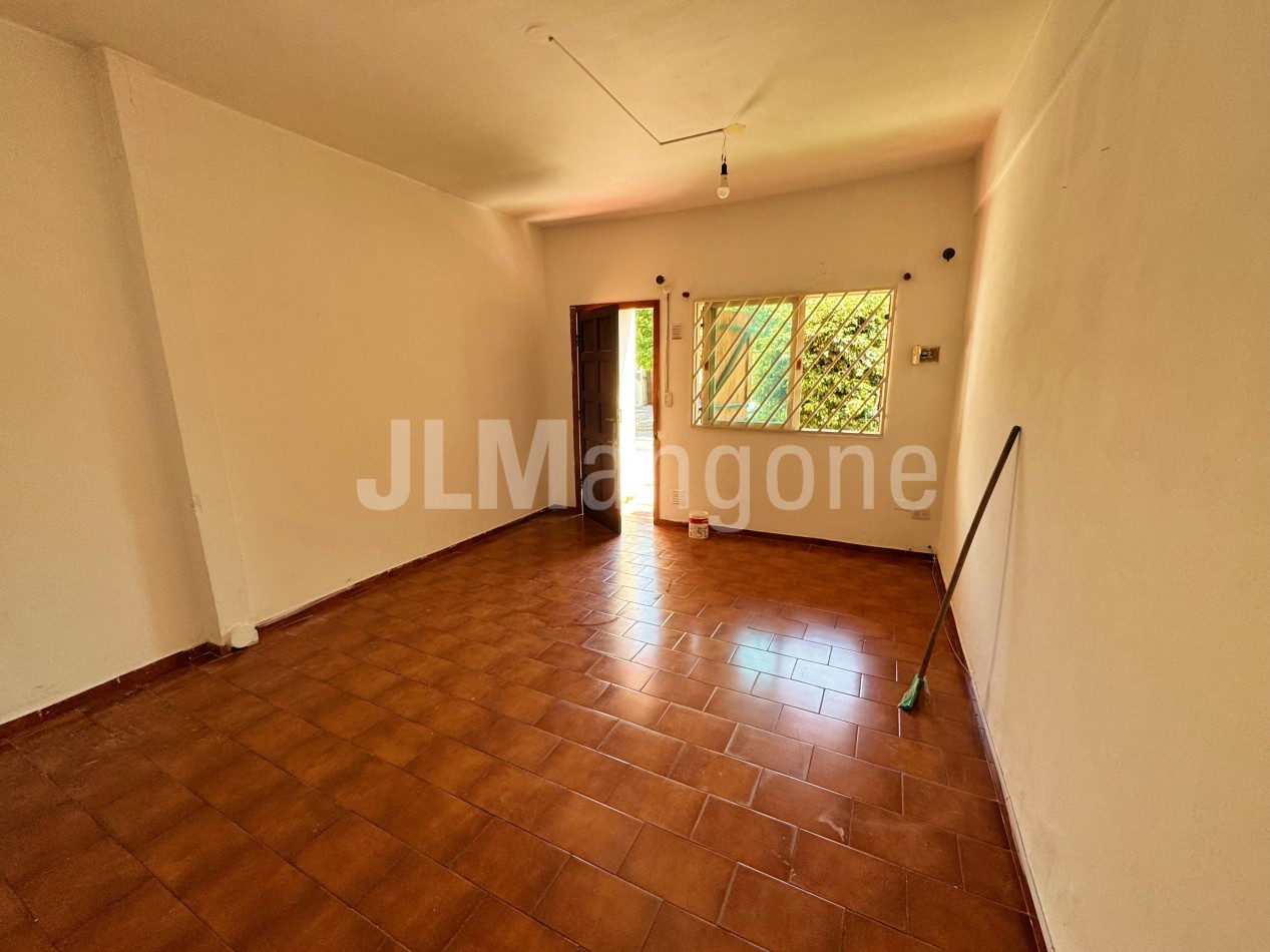 Duplex 4 ambientes con patio y terraza