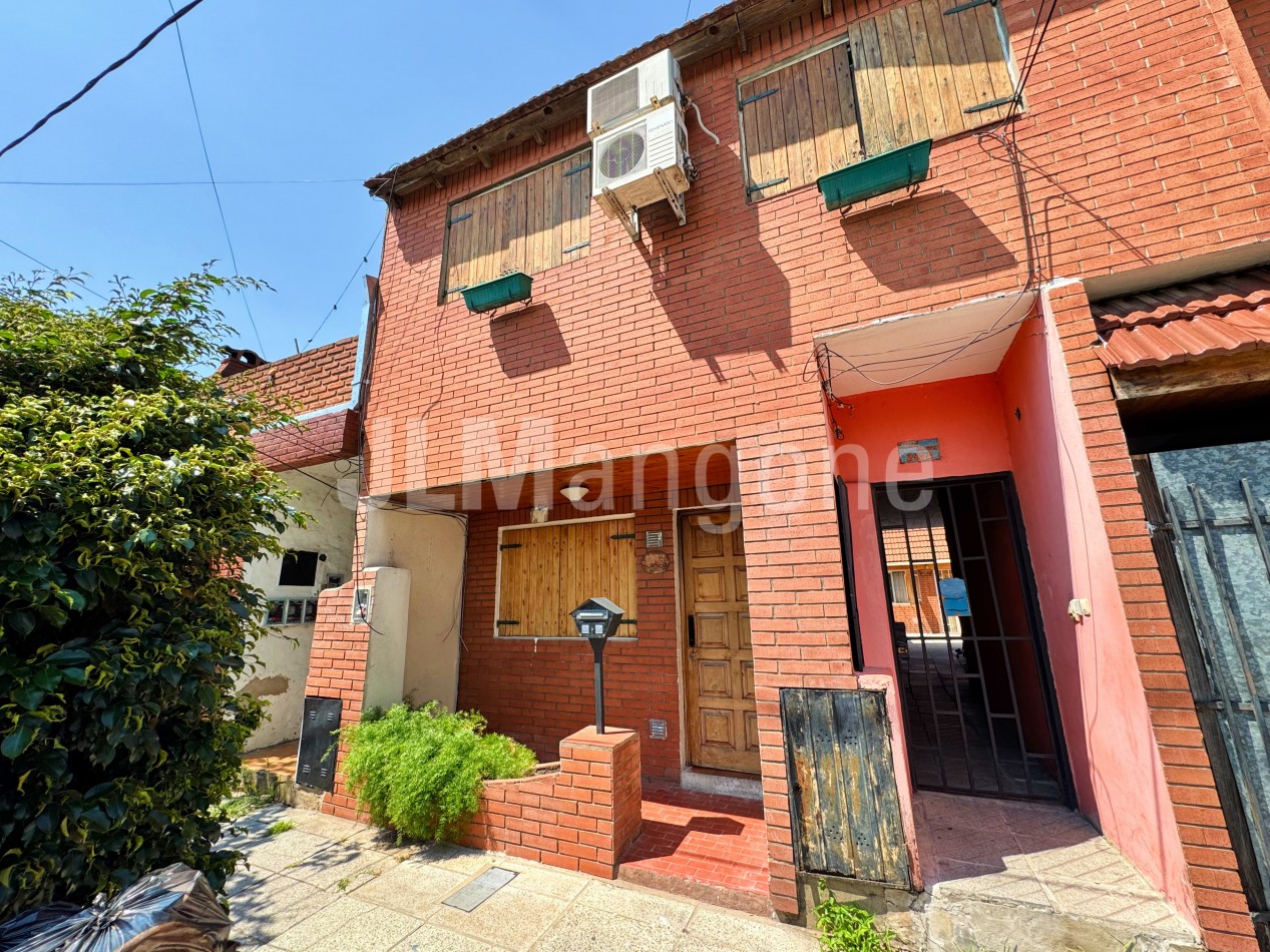 Duplex 4 ambientes con patio y terraza