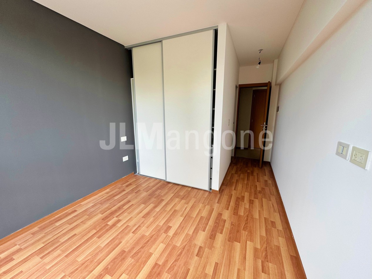 Departamento 2 amb con cochera cubierta y balcon