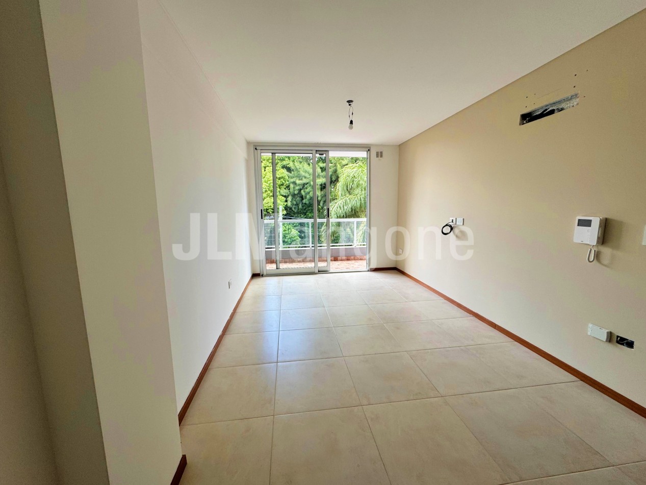 Departamento 2 amb con cochera cubierta y balcon