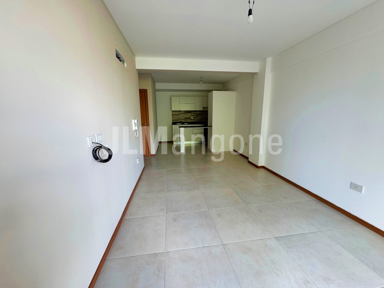 Departamento 2 amb con cochera cubierta y balcon