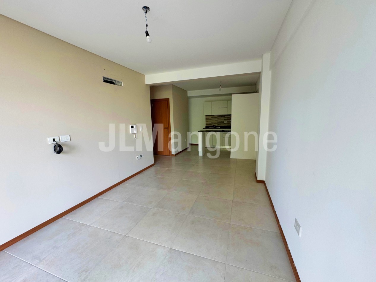 Departamento 2 amb con cochera cubierta y balcon