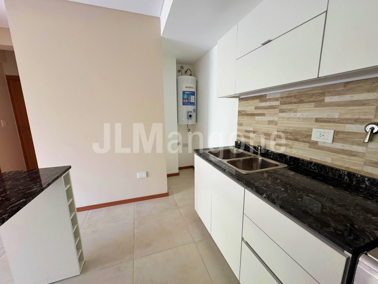 Departamento 2 amb con cochera cubierta y balcon