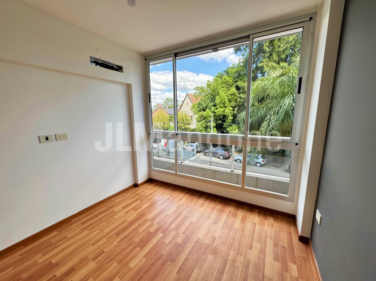 Departamento 2 amb con cochera cubierta y balcon