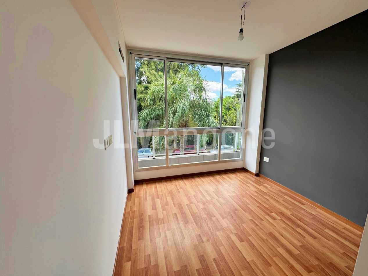 Departamento 2 amb con cochera cubierta y balcon