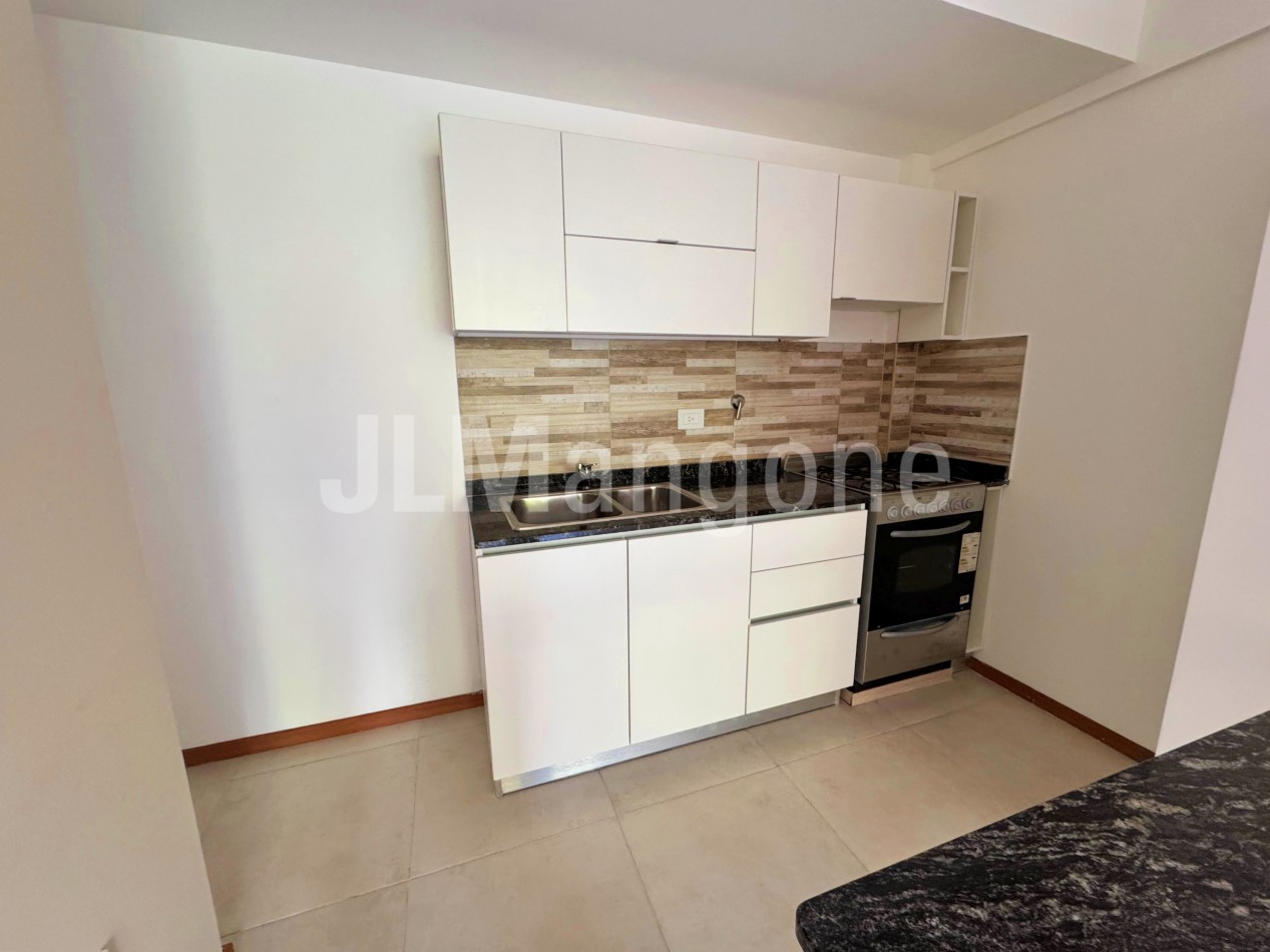 Departamento 2 amb con cochera cubierta y balcon