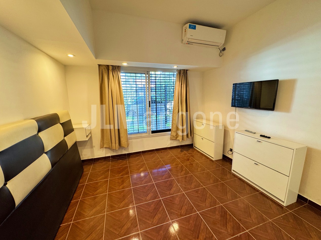 Casa 4 ambientes con piscina y cocheras