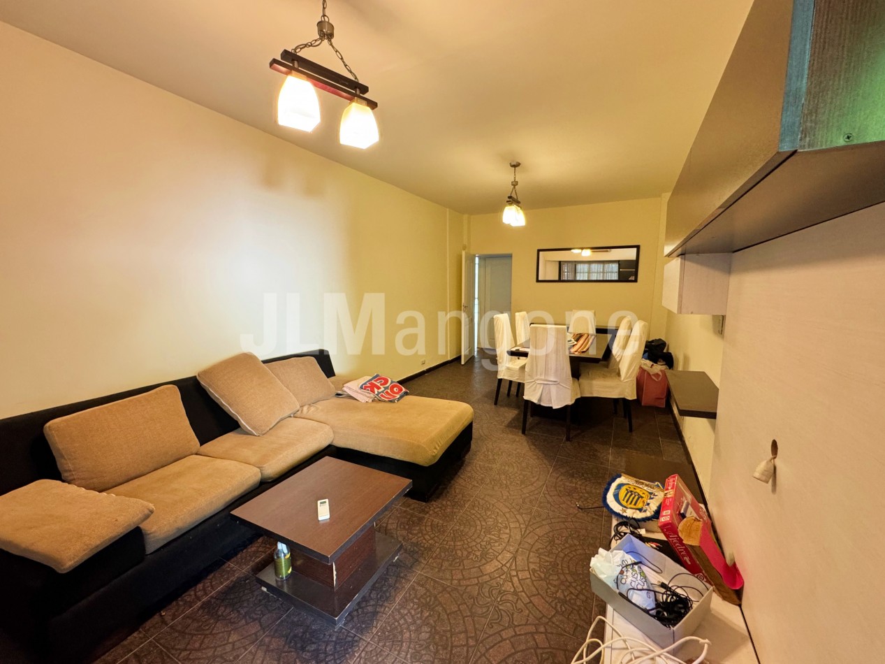 Casa 4 ambientes con piscina y cocheras