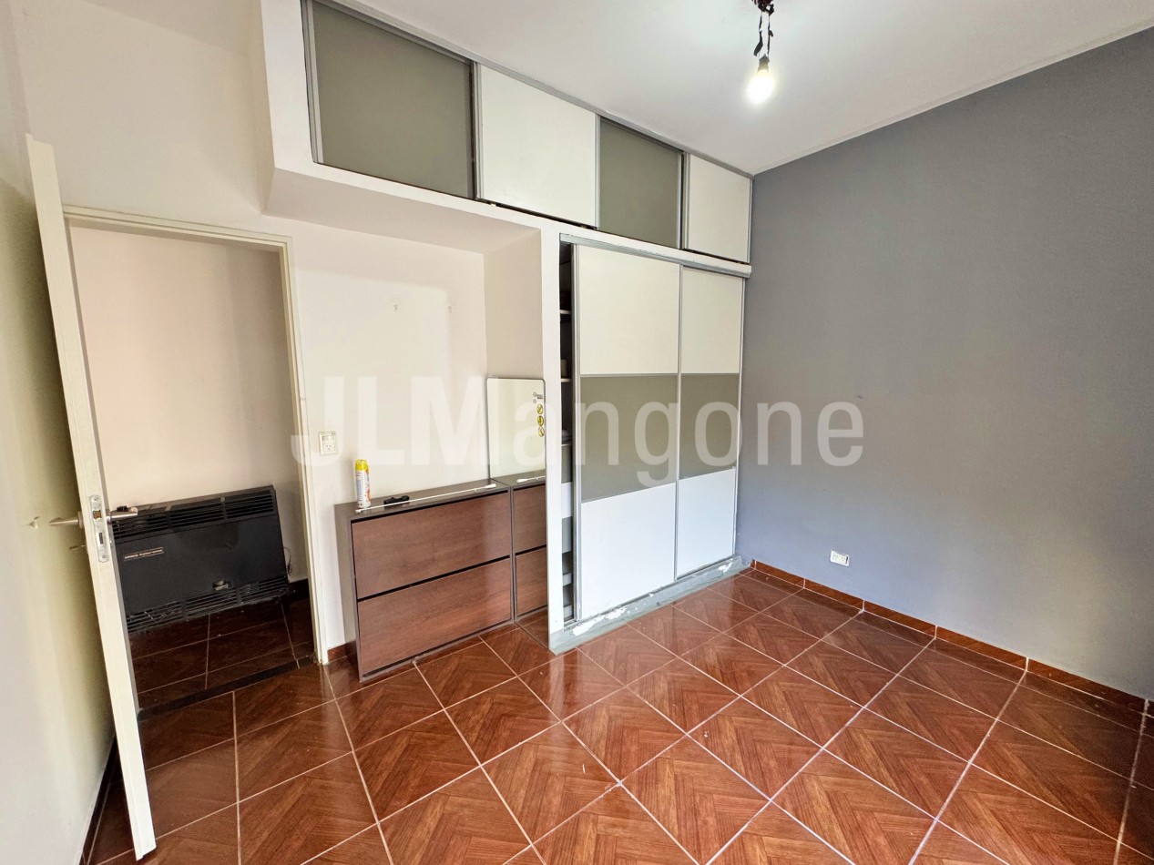 Casa 4 ambientes con piscina y cocheras