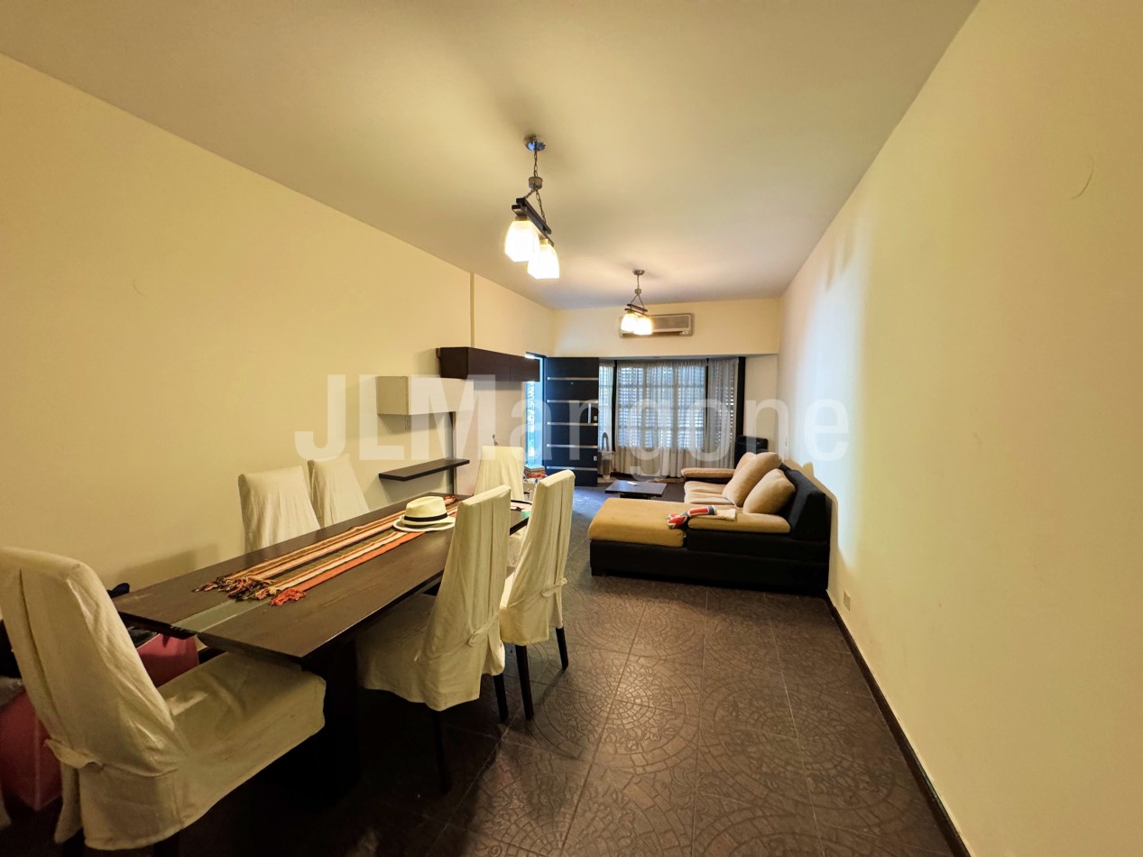 Casa 4 ambientes con piscina y cocheras