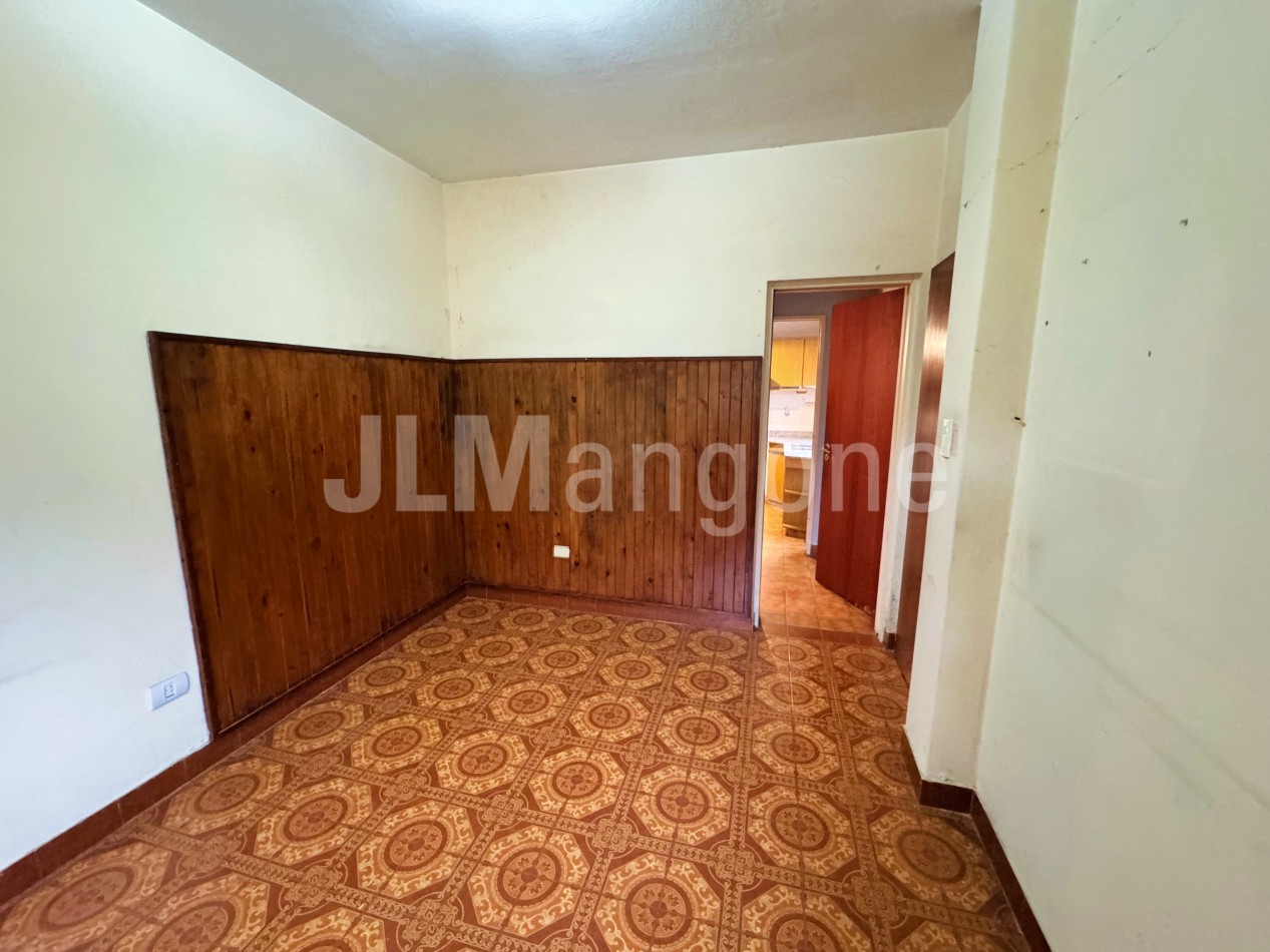 Chalet 7 ambientes con parque, piscina y cocheras