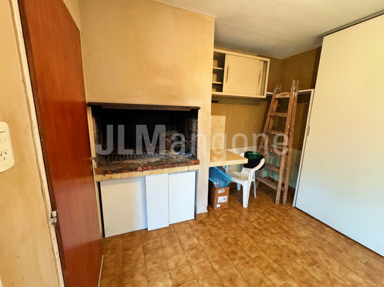 Chalet 7 ambientes con parque, piscina y cocheras