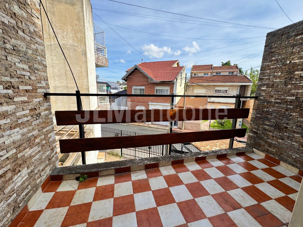 Duplex 4 amb con cochera y patio