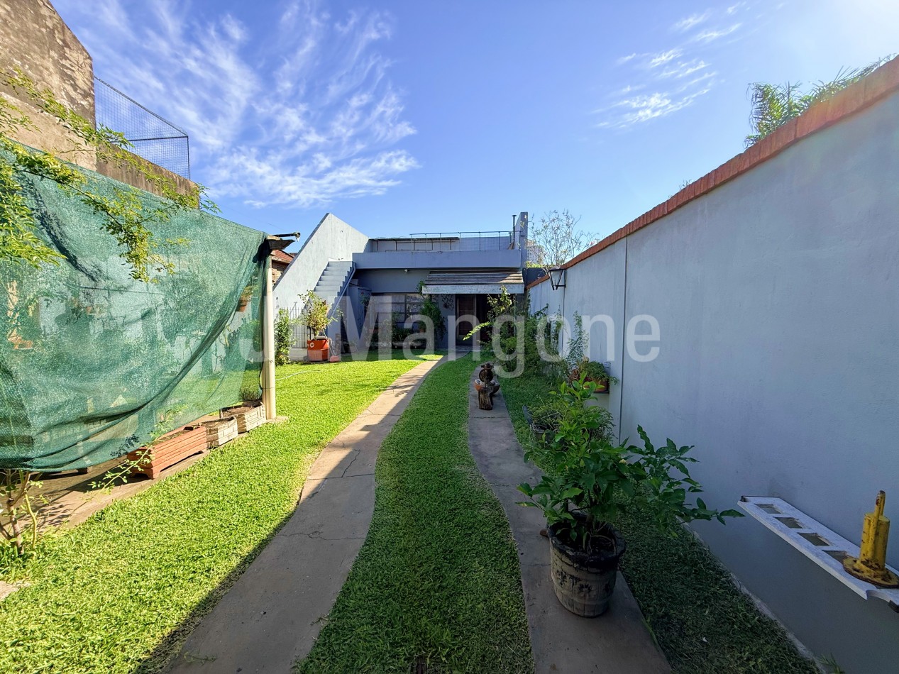 Casa 4 amb con cocheras, parque y quincho