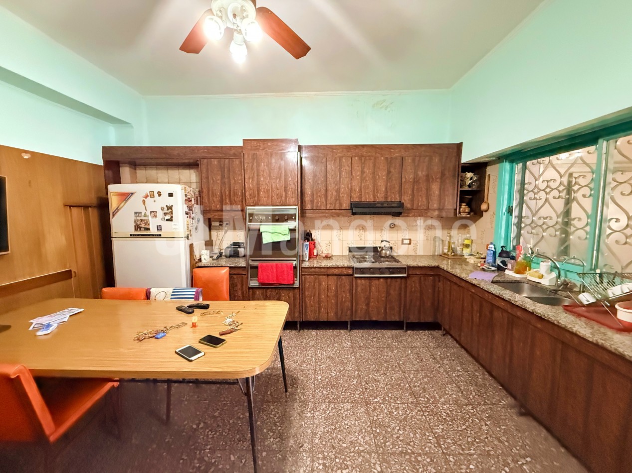 Casa 4 amb con cocheras, parque y quincho