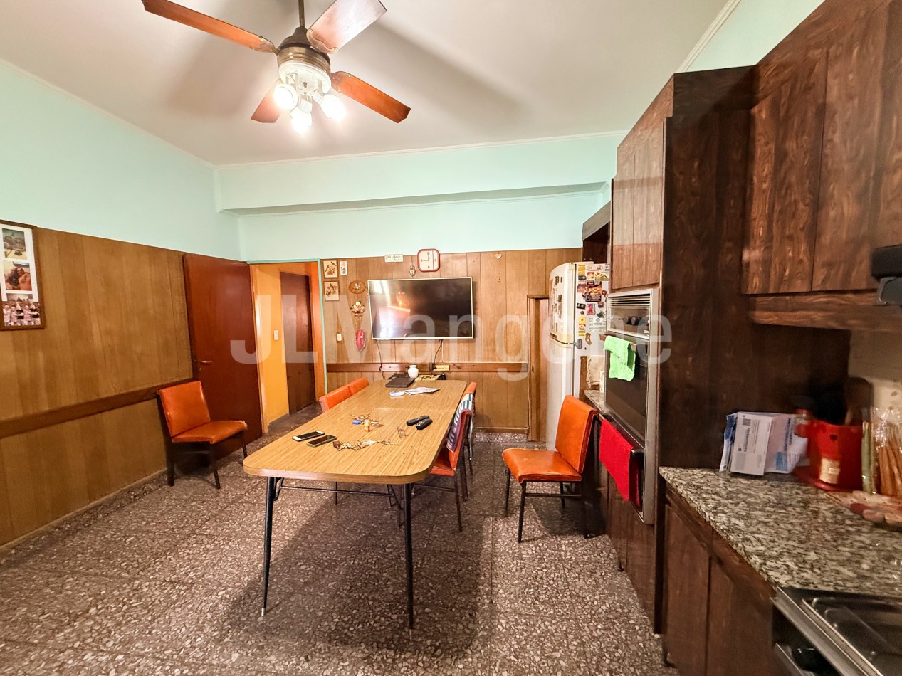 Casa 4 amb con cocheras, parque y quincho