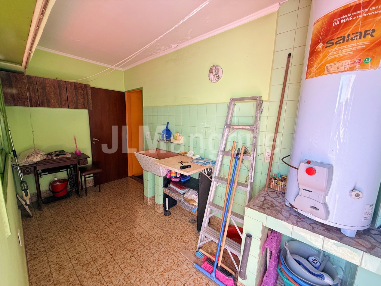 Casa 4 amb con cocheras, parque y quincho