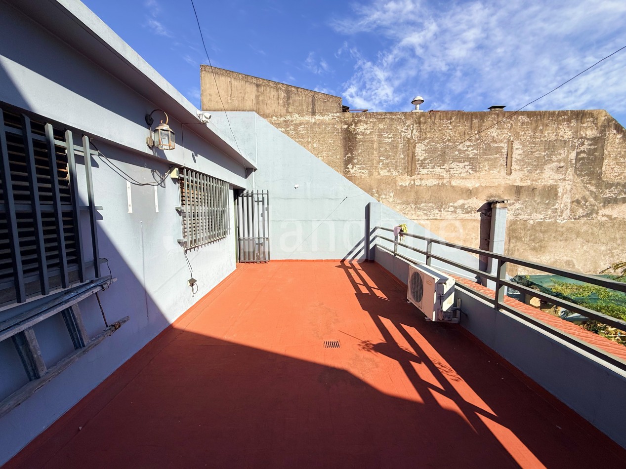 Casa 4 amb con cocheras, parque y quincho