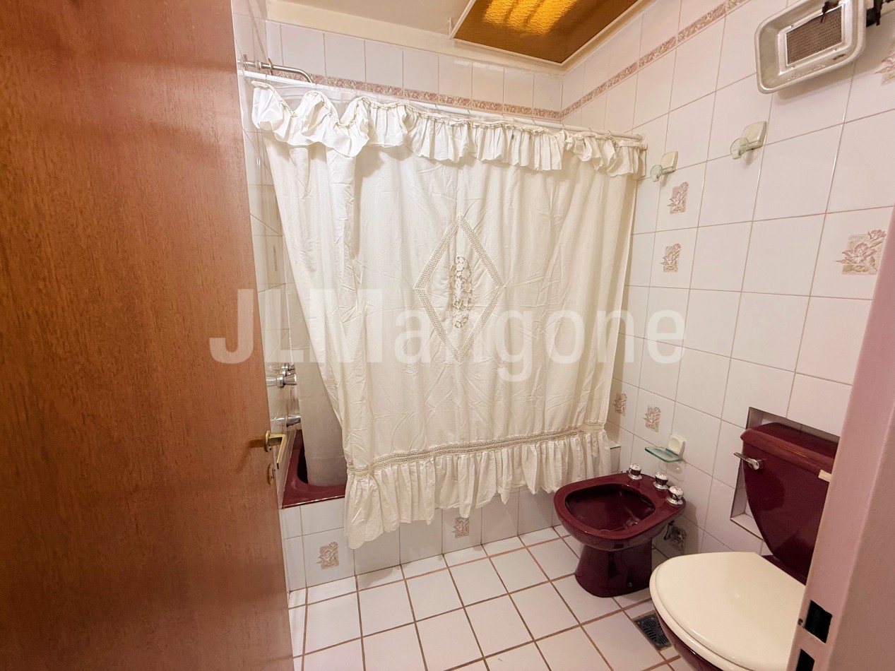 Casa 4 amb con cocheras, parque y quincho