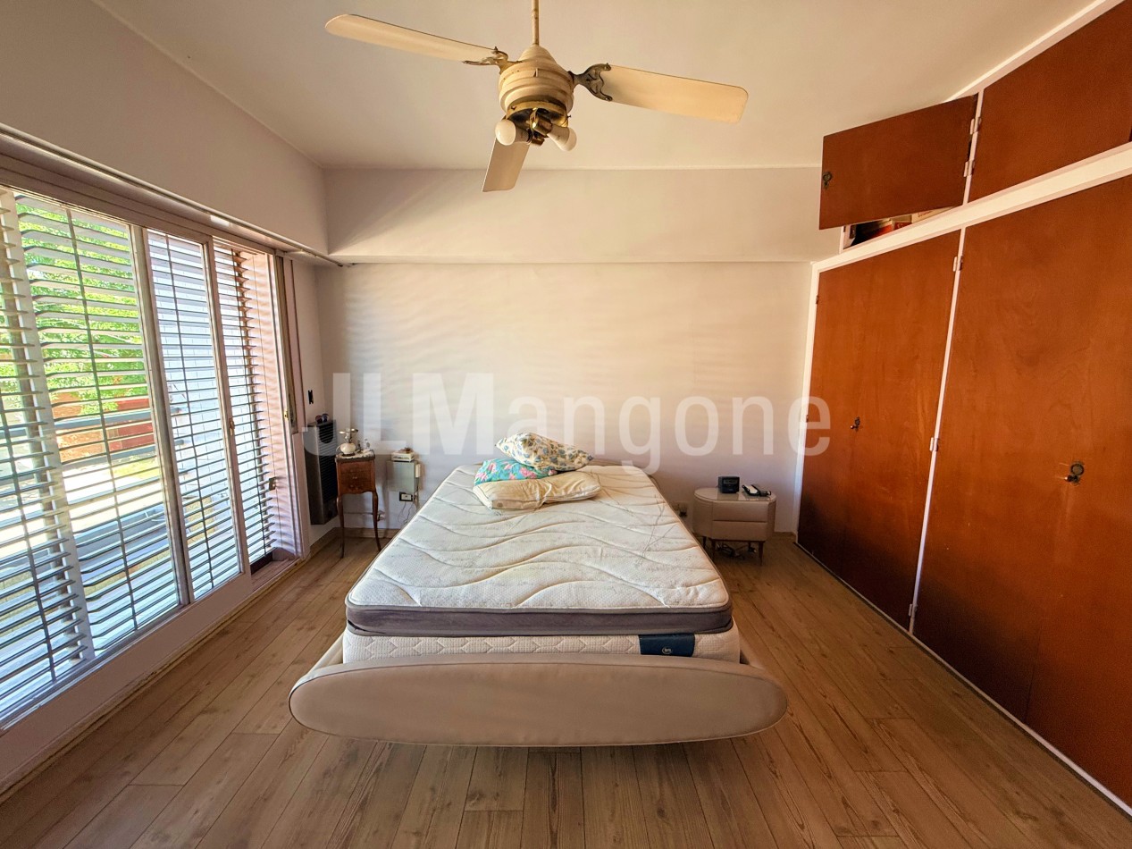 Casa 4 amb con cocheras, parque y quincho