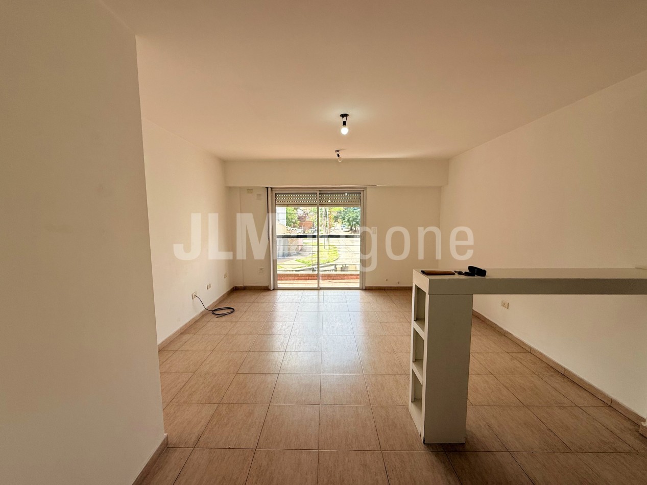 Departamento 2 ambientes con cochera y balcon