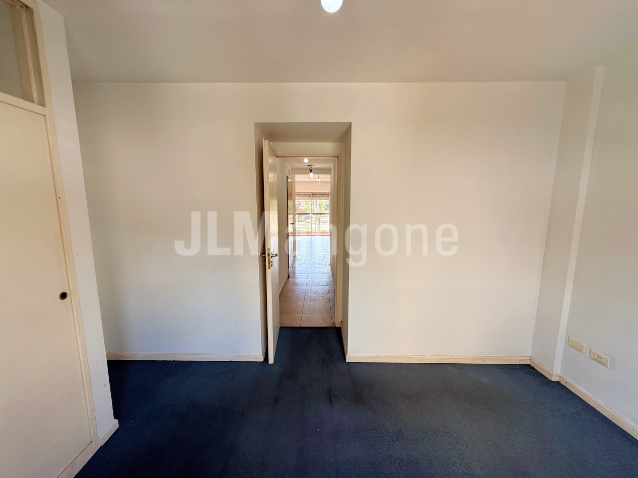 Departamento 2 ambientes con cochera y balcon