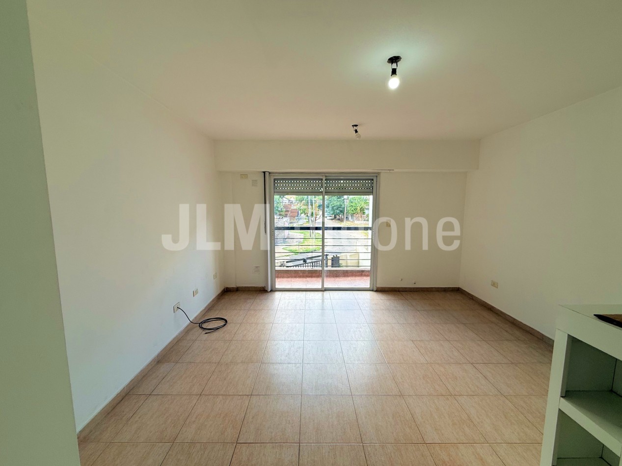 Departamento 2 ambientes con cochera y balcon