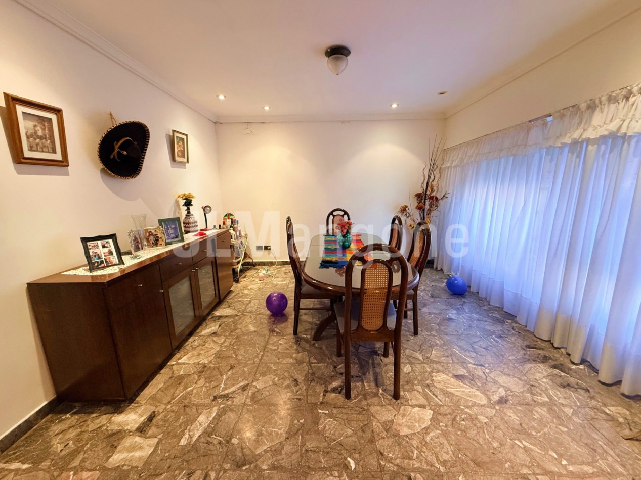 Casa 4 ambientes con cochera, patio y terraza