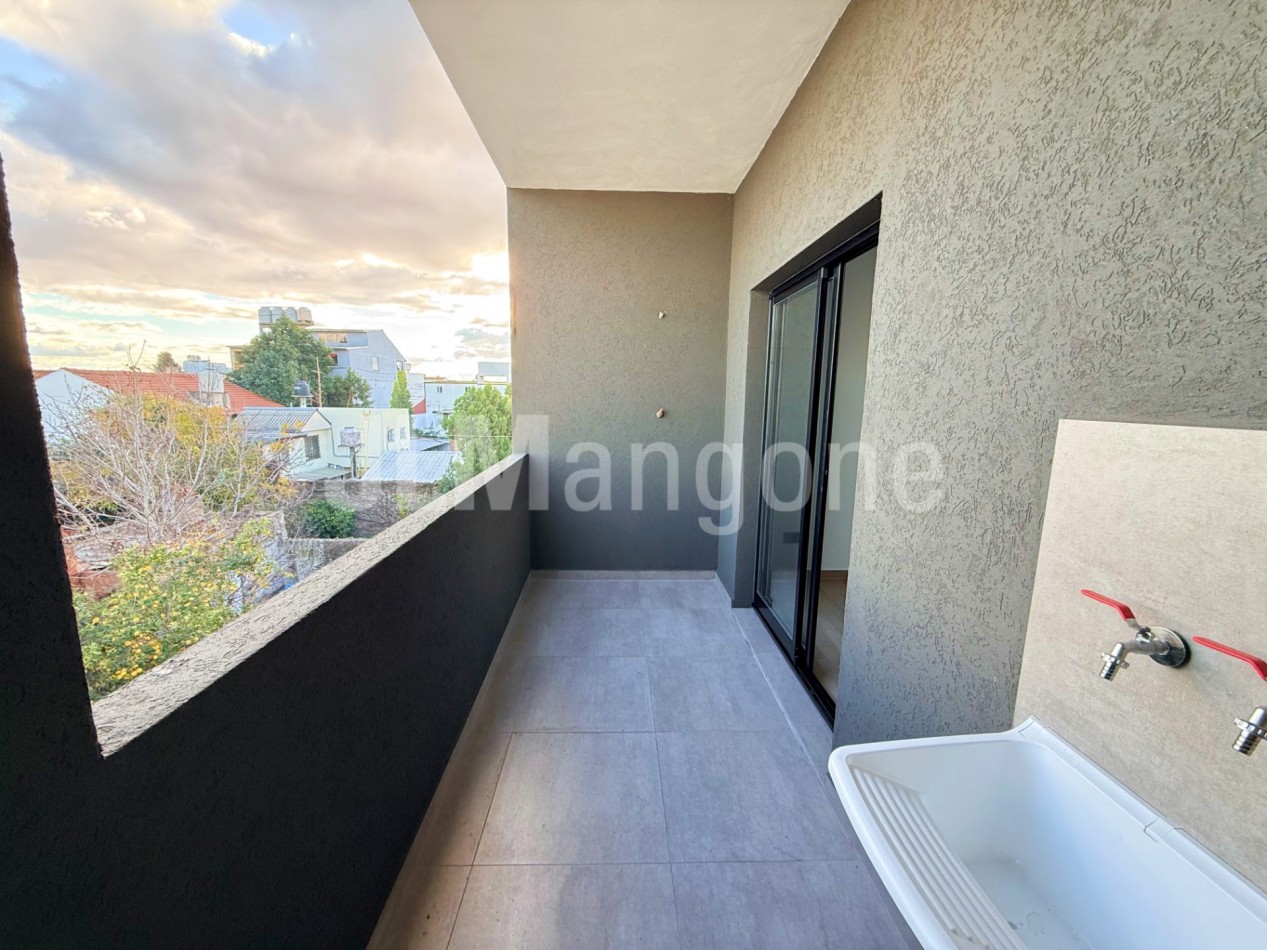 Semipiso 2 1/2 ambientes con doble balcon