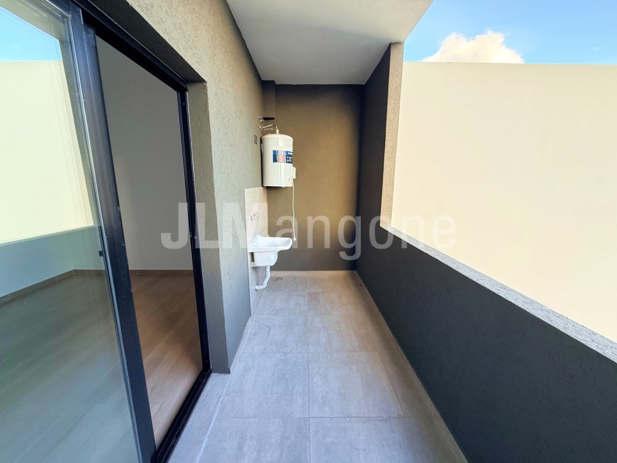 Semipiso 2 1/2 ambientes con doble balcon
