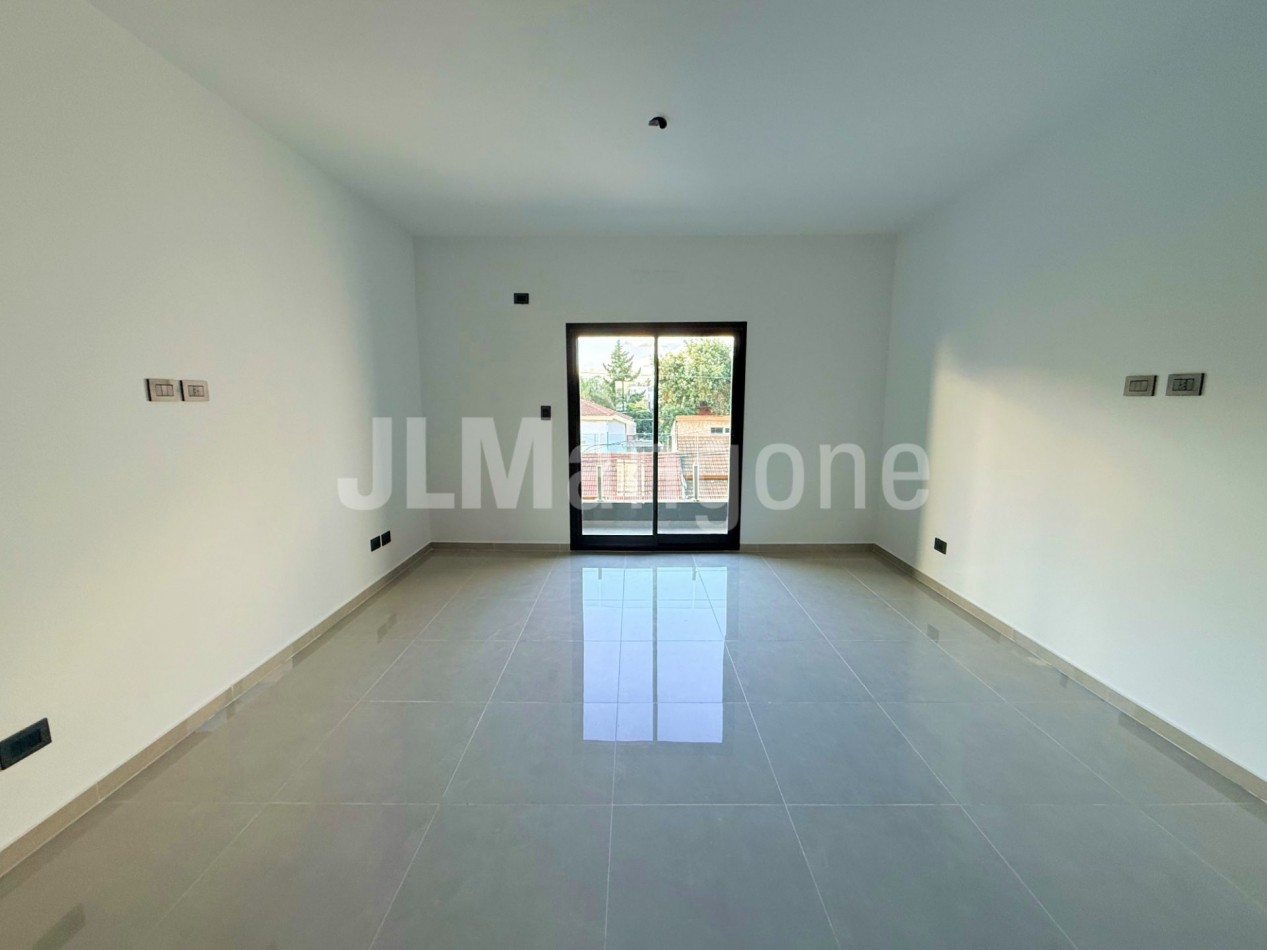 Semipiso 2 1/2 ambientes con doble balcon