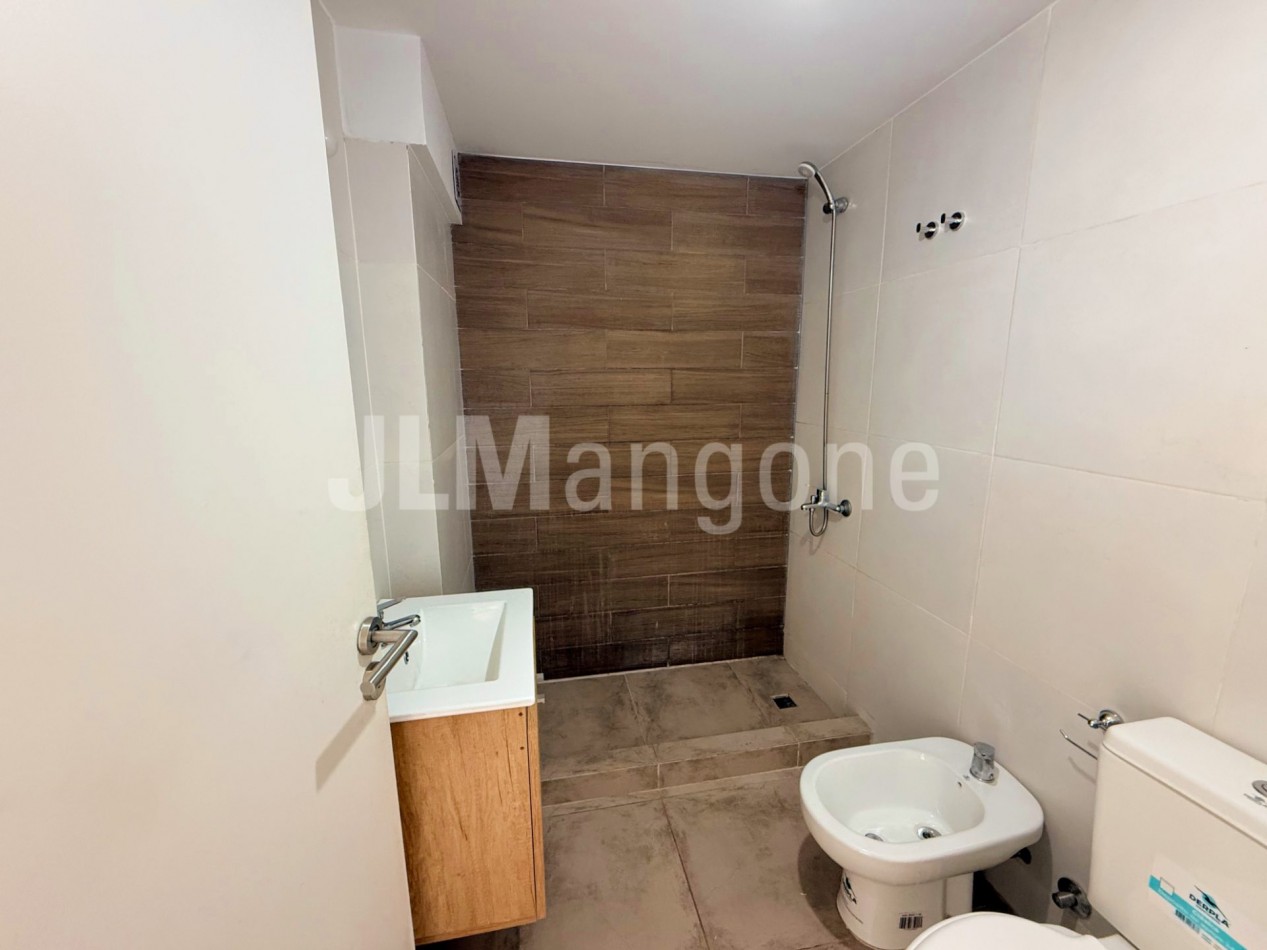 Departamento 2 ambientes con cochera y balcon