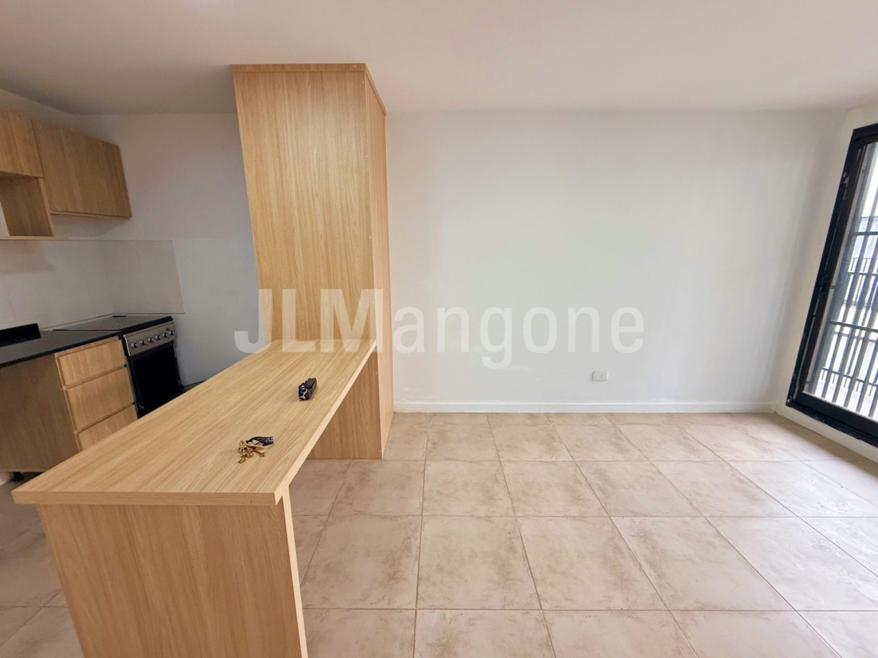 Departamento 2 ambientes con cochera y balcon