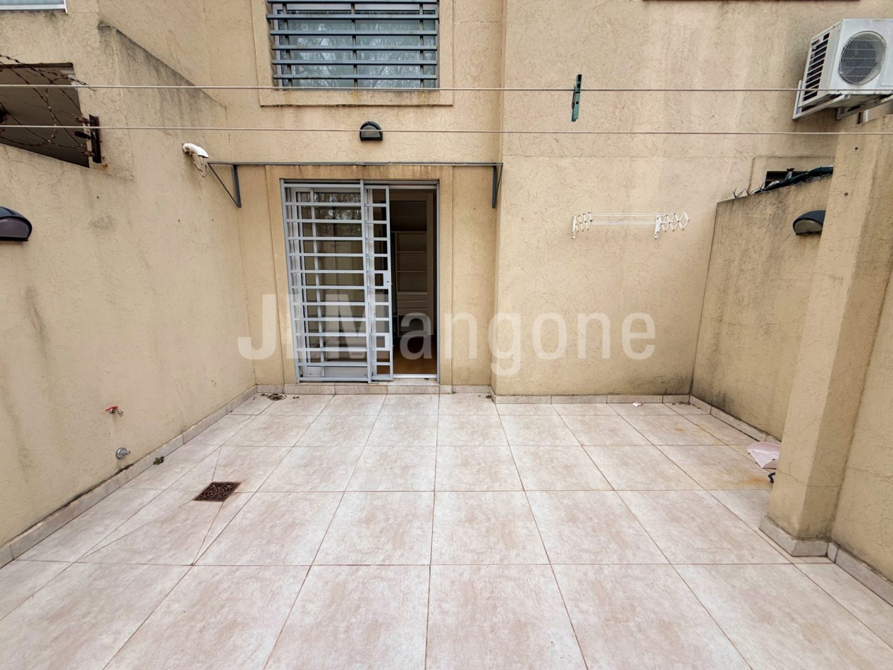 Departamento 2 amb en pb con patio