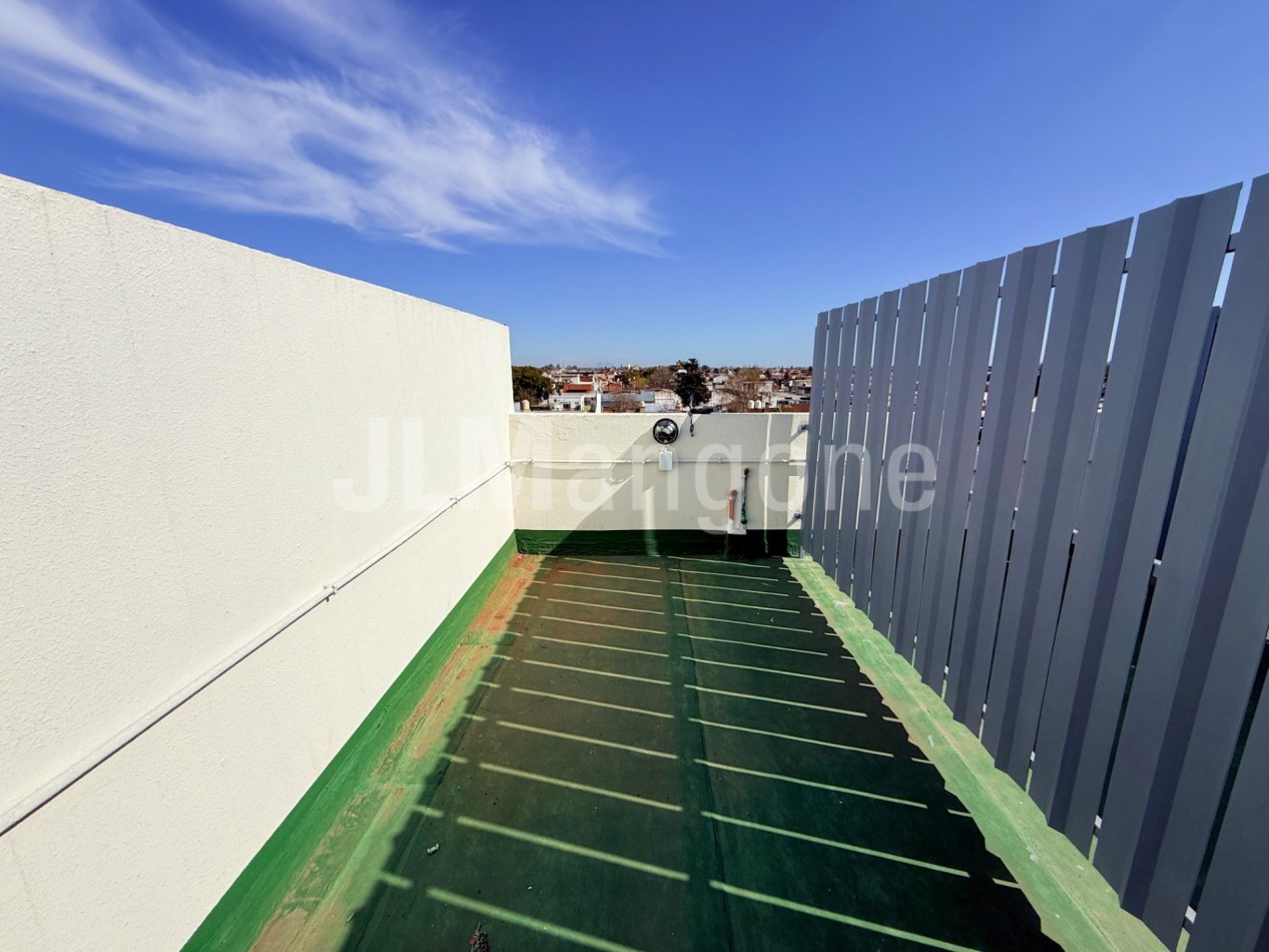 Deptos 2 y 3 ambientes con patio o terraza, a estrenar