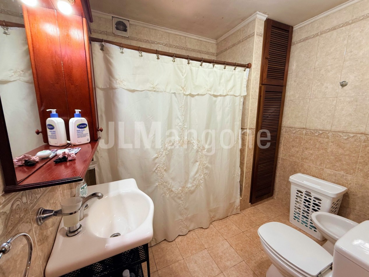 Casa amb 5 con cocheras, parque, piscina, quincho y depto 2 amb