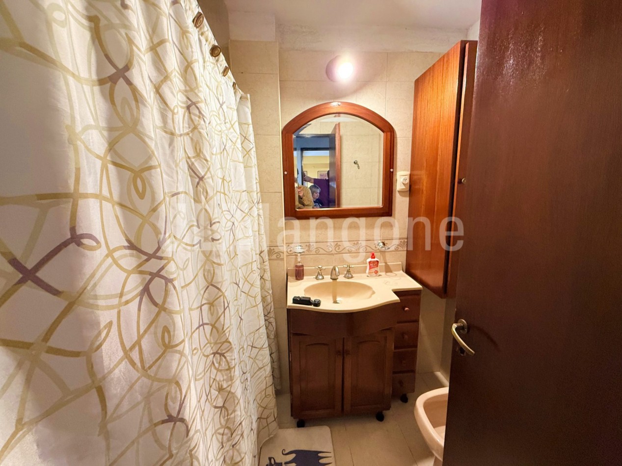 Casa amb 5 con cocheras, parque, piscina, quincho y depto 2 amb
