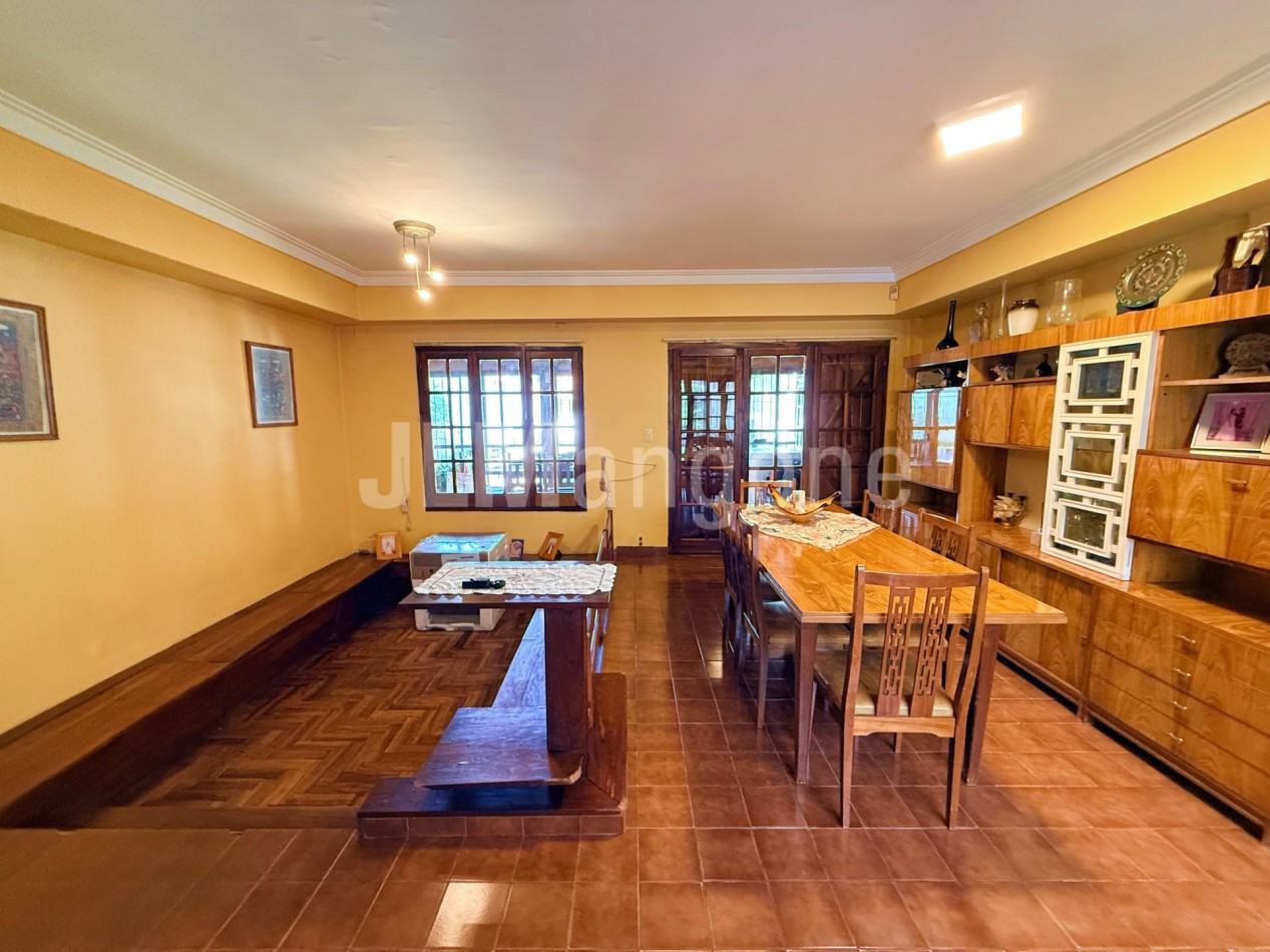 Casa amb 5 con cocheras, parque, piscina, quincho y depto 2 amb