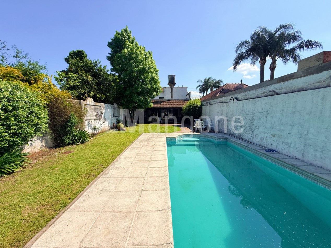 Casa amb 5 con cocheras, parque, piscina, quincho y depto 2 amb