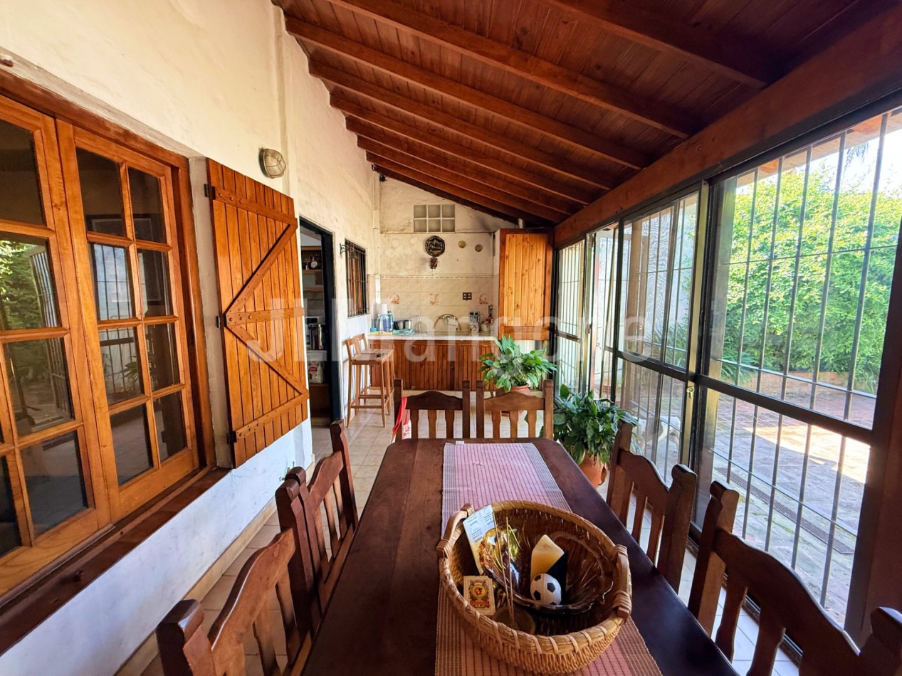 Casa amb 5 con cocheras, parque, piscina, quincho y depto 2 amb