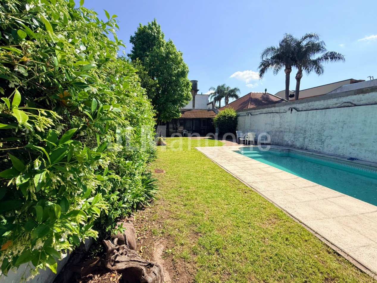 Casa amb 5 con cocheras, parque, piscina, quincho y depto 2 amb