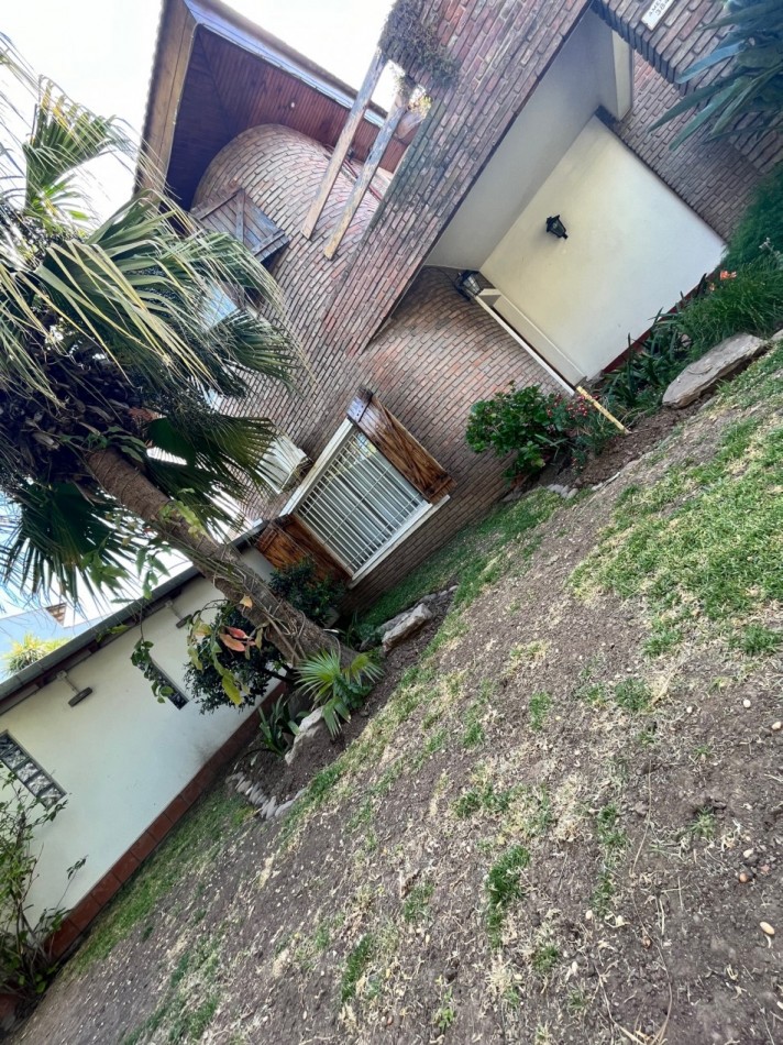 Chalet 4 ambientes con piscina y garage (Doble Lote 500 m2) Financiacion