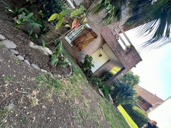 Chalet 4 ambientes con piscina y garage (Doble Lote 500 m2) Financiacion