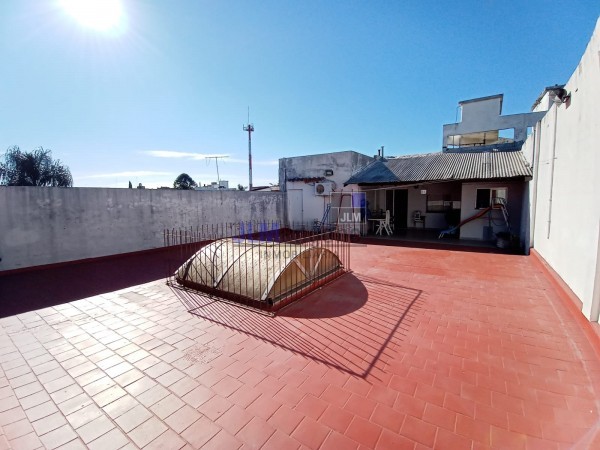 Galpon 500 m2 + 2 Deptos 4 ambientes