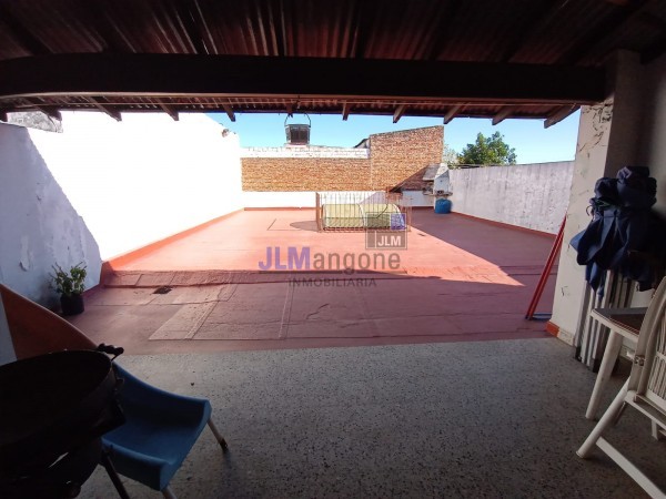 Galpon 500 m2 + 2 Deptos 4 ambientes